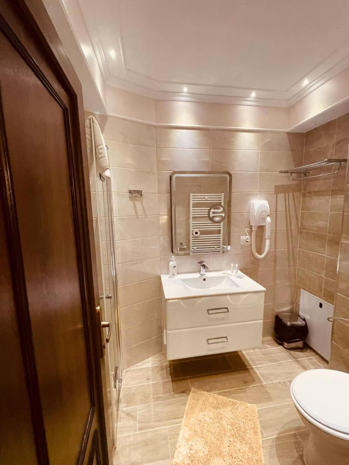 Pensiunea Romeo Tecuci Exterior photo
