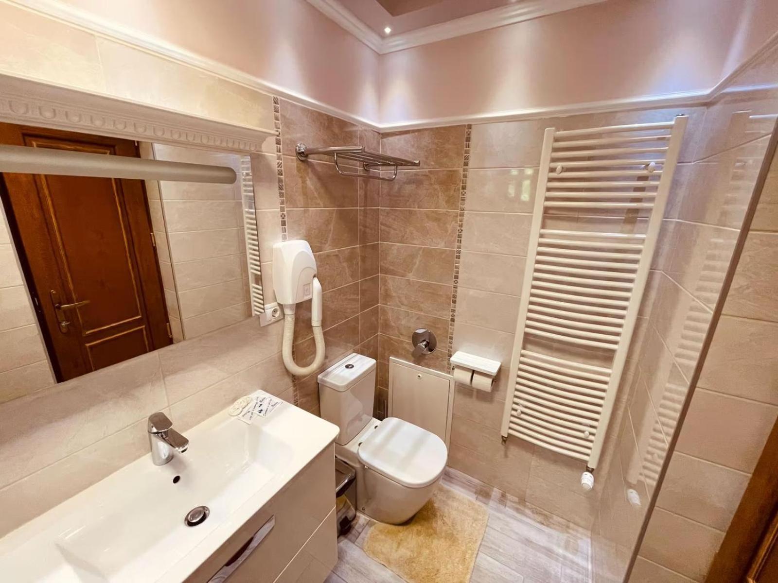 Pensiunea Romeo Tecuci Exterior photo