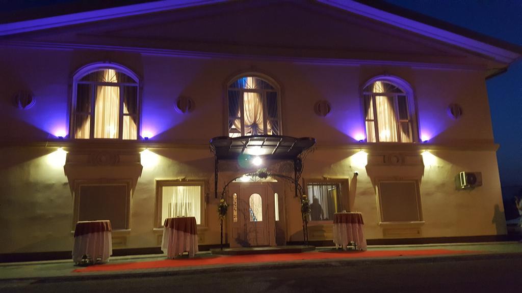 Pensiunea Romeo Tecuci Exterior photo