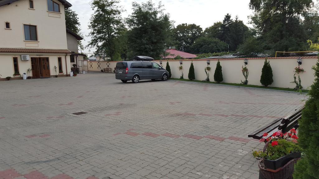 Pensiunea Romeo Tecuci Exterior photo