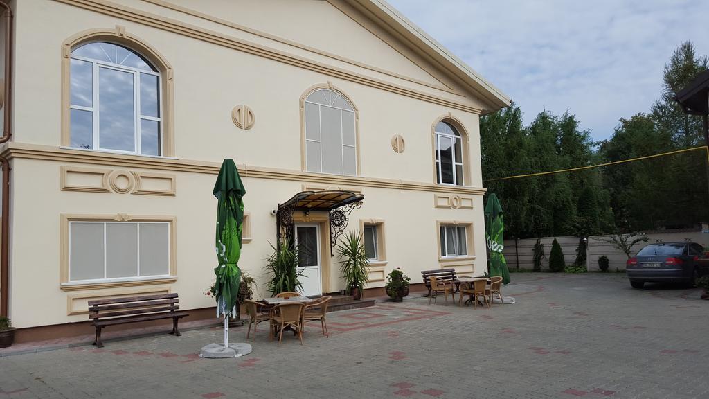 Pensiunea Romeo Tecuci Exterior photo