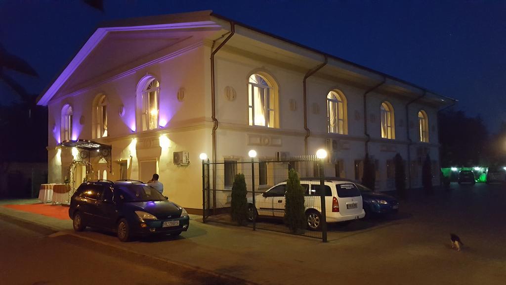 Pensiunea Romeo Tecuci Exterior photo